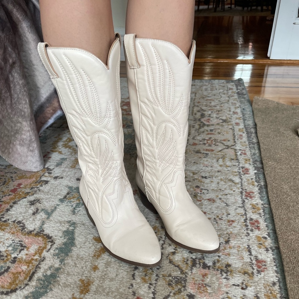 Cream Heeled Boots with Western Embroidery